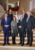 Gruppenfoto in einem Stiegenhaus: Reihe 1 -  v.l.: Wirtschafts-Landesrat Markus Achleitner, Landesrätin Doris Kampus (Steiermark), Wirtschafts- und Arbeitsminister Martin Kocher und Landesrat Martin Eichtinger (NÖ). Reihe 2 – v.l.: Landesrat Marco Tittler (Vorarlberg), Landesrätin Astrid Mair (Tirol), Landesrat Leonhard Schneemann (Burgenland).