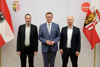 Johannes Reichl, Wirtschafts- und Energie-Landesrat Markus Achleitner und Robert Tichler stehen nebeneinander.