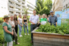 Gemeinsam mit Schüler/innen und Lehrer/innen der Bafep Linz starteten Landesrat Stefan Kaineder, Mag.a Nicole Eder (youngCaritas) und Mag. Norbert Rainer (Klimabündnis OÖ) das gemeinsame Projekt. 