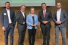 Podium des Runden Tischs mit führenden oö. Energietechnologie-Unternehmen – Stefan Ortner (ökoFEN), Moderator Gerhard Dell (OÖ. Energiesparverband), Ulrike Rabmer-Koller (Rabmer Greentech), Wirtschafts- und Energie-Landesrat Markus Achleitner und Werner Friedl (Fronius International).