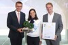 v.l.: Wirtschafts- und Forschungs-Landesrat Markus Achleitner, Ivana Zuzinova von Ponio, Gewinnerin der Kategorie Product oft he year 2019 - Kleinstunternehmen, DI Christian Maurer, Cluster-Manager Cleantech-Cluster