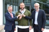 Landeshauptmann Mag. Thomas Stelzer und Sportreferent Landeshauptmann-Stv. Dr. Michael Strugl gratulierten heute im Olympiazentrum OÖ Lukas Weißhaidinger zu seiner Bronzemedaille im Diskuswurf bei der Leichtathletik-Europameisterschaft in Berlin.