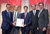 v.l.: Wirtschafts-Landesrat Markus Achleitner, die MIBA-Vertreter Stefan Gaigg, F. Peter Mitterbauer & Martin Liebl, Stephan Kubinger (WKOÖ – sparte.industrie)