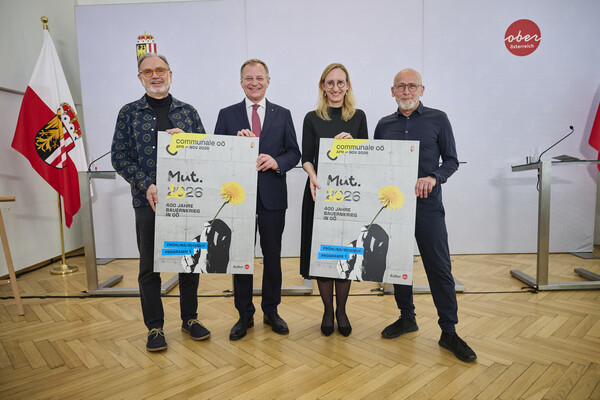 Direktor Alfred Weidinger, Landeshauptmann Thomas Stelzer, Kulturdirektorin Margot Nazzal und künstlerischer Leiter der communale oö Martin Honzik.