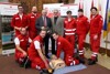 Landtagspräsident Sigl und Rot Kreuz-Präsident Dr. Walter Aichinger mit dem Schulungsteam des Roten Kreuzes