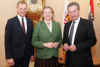 Landeshauptmann Mag. Thomas Stelzer, Außenministerin Dr.in Karin Kneissl und EU-Kommissar Günther Oettinger (v.l.) bei der heutigen Botschafterkonferenz im Landhaus in Linz. 