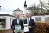 Leiter beider Bildungsschlösser Markus P. Ladendorfer mit Landeshauptmann Mag. Thomas Stelzer 