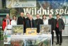 v.l. Hermann Jansesberger, Stefanie Kothgaßner, Bezirkshauptmann Dr. Dieter Goppold, Nationalparkdirektor Dr. Erich Mayrhofer, LH Dr. Josef Pühringer, Abt KR Mag. Ambros Ebhart OSB, Franziska Pöpperl, LR Max Hiegelsberger, Mag. Franz Sieghartsleitner