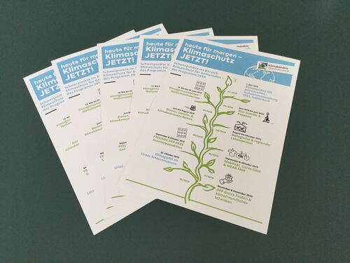 Infoblatt des Klimabündnis OÖ zur Klimaschutzkampagne, stilisierte Pflanze verweist auf Veranstaltungen