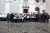 LH Stelzer verabschiedete heute Vormittag gemeinsam mit Vertretern des Oö. Landtags und der Oö. Landesregierung sowie Schüler/innen der NMS Peuerbach die Konvois der Aktion „Christkindl aus der Schuhschachtel“ der OÖ. Landlerhilfe