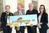 v.l.): Dr.in Petra Haslgrübler (Bienenzentrum OÖ), Landesrat Max Hiegelsberger, Präsident ÖR Ing. Franz Reisecker (Landwirtschaftskammer Oberösterreich) und DIin Theresa Frühwirth (Bienenzentrum OÖ) 