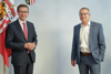 V.l.: Wirtschafts-Landesrat Markus Achleitner und FACC-CEO Robert Machtlinger.
