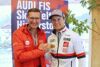 v.l.: Wirtschafts-, Tourismus- und Sport-Landesrat Markus Achleitner mit Alexis Pinturault, dem Sieger beim abschließenden Riesentorlauf am heutigen Montag. 