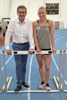 v.l.: Wirtschafts- und Sport-Landesrat Markus Achleitner und Olympiastarterin Verena Preiner in der Leichtathletik-Trainingshalle in Linz