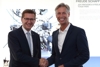 v.l.: Wirtschafts-Landesrat Markus Achleitner mit Christoph Schröder, Geschäftsführer BMW Group Werk Steyr