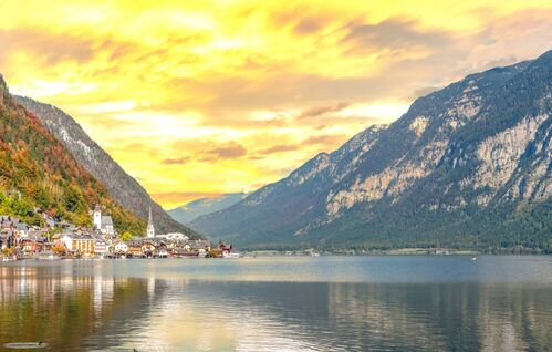 Blick auf den Hallstätter See, links im Bild der Ort Hallstatt.