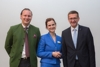 Erste Vollversammlung des neuen Tourismusverbandes Attersee-Attergau – Aufsichtsratsvorsitzender Andreas Aichinger, Geschäftsführerin Angelina Eggl und Wirtschafts- und Tourismus-Landesrat Markus Achleitner.