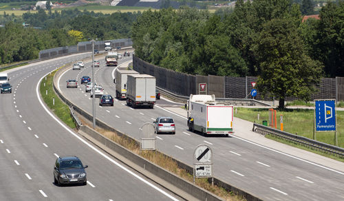 6-streifigen Abschnitt der Autobahn