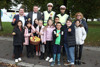 Landesrat für Mobilität Günther Steinkellner und Bürgermeister Christian Partoll besuchen die Apfel-Zitrone-Aktion bei Volksschule in Haid.