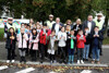 Landesrat für Mobilität Günther Steinkellner und Bürgermeister Christian Partoll besuchen die Apfel-Zitrone-Aktion bei Volksschule in Haid.