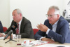 Landtagspräsident Wolfgang Stanek und IWS-Präsident Gottfried Kneifel an einem Tisch mit einem Mikrofon