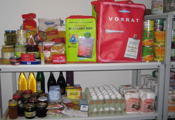 Lebensmittelvorrat und Notfallpakete des Zivilschutzverbandes OÖ 