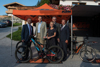 v.l.: Ing. DI (FH) Werner Pamminger, MBA, Mag. Dr. Harald Mahrer, Mag. Doris Hummer, Oö. Landeshauptmann-Stellvertreter Dr. Michael Strugl, Dr. Axel Greiner mit den von Sponsor KTM zur Verfügung gestellten E-Bikes