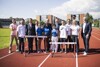 Innenminister Gerhard Karner, Landeshauptmann Thomas Stelzer, Landesrat Markus Achleitner mit Landessportdirektor Gerhard Rumetshofer sowie OÖ. Leichtathletik-Präsident Günther Weidlinger, SportlerInnen und und Sporttalenten.