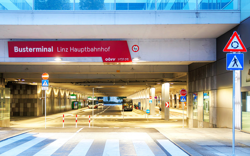 Blick auf den neuen Busterminal Linz 