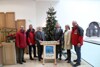 OÖ Christbaumbauern-GF DI Johannes Wall, OÖ Christbaumbauern-Obmann Ignaz Hofer, Landesrat Max Hiegelsberger, Landeshauptmann Mag. Thomas Stelzer, Johanna und Josef Öllinger von deren Betrieb in Kronstorf der Christbaum stammt