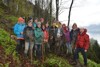 LR Hiegelsberger mit Schülerinnen und Schülern der HTL Vöcklabruck bei der Schutzwaldaufforstung am Reithergupf.