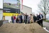 Politikerinnen und Politiker des Landes Oberösterreich beim gemeinsamen Spatenstich für das neue Agrarbildungszentrum Waizenkirchen.