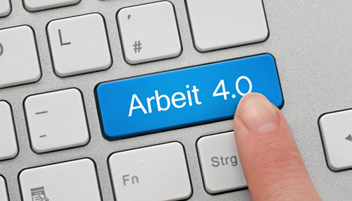 Eine Tastatur mit der Taste „Arbeit 4.0“