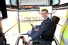 Wirtschafts-Landesrat Markus Achleitner beim Testen des neuen Krans beim Container-Terminal Enns