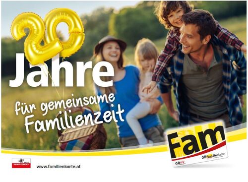 Plakat mit Aufschrift 20 Jahre für eine gemeinsame Familienzeit, Familie auf einer Wiese mit Picknickkorb
