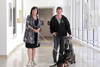 v.li.: Tierschutz-Landesrätin Birgit Gerstorfer und Tierheim-Leiterin Karin Binder mit ihren zwei Hunden im Foyer des OÖ Presseclubs 