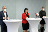 Erwin Fuchs, Landesrätin Birgit Gerstorfer und Eva Schuh jeweils an einem Stehtisch bei der Pressekonferenz