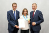 v.l.: Wirtschafts- und Sport-Landesrat Markus Achleitner, Goldmedaillengewinnerin Bettina Plank (Karate) und Landeshauptmann Mag. Thomas Stelzer