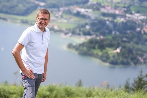 Wirtschafts-Landesrat Markus Achleitner lädt zu Urlaub in Oberösterreich ein.