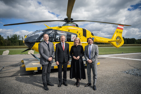 Frédéric Bruder - Geschäftsführer ADAC Luftrettung, Landeshauptmann Mag. Thomas Stelzer, LH-Stv.in Mag.a Christine Haberlander, Marco Trefanitz - Geschäftsführer ÖAMTC Flugrettung.