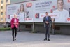 Mag.a Doris Hummer und Landesrat Markus Achleitner vor zwei Plakaten mit dem Bild eines Mädchens bzw. eines Burschen, Aufschrift Dein Lehrplatz in deiner Region! Finde deine Schnuppermöglichkeiten und deinen neuen Lehrplatz, ooe-schnuppern.at