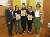 Landesrat Max Hiegelsberger mit den Siegerinnen des Landes-Hauswirtschafts-Awards (Helena Hehenberger, LFS Bergheim; Jenny Jakopp, LFS Kleinraming und Silvia Grabner, LFS Mauerkirchen) und Direktorin DIin Angelika Schwendinger (LFS Andorf)