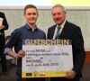 Elektriker-Lehrling Alexander Stadlbauer aus St. Marien und Landtagspräsident KommR Viktor Sigl.