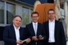 v.l.: Ing. Hans Kühberger, GF Infotech EDV-Systeme GmbH , Wirtschafts-Landesrat Markus Achleitner und Mag. Bernhard Schuster, GF Infotech EDV-Systeme GmbH