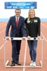 Wirtschafts- und Sport-Landesrat Markus Achleitner und Verena Preiner, Leichtathletin, WM-Bronzemedaillen-Gewinnerin im Siebenkampf, im vergangenen Jahr im Leichtathletikzentrum in der Wieningerstraße in Linz.