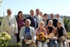 Heinz & Erni Panholzer und Hans &Ursula  Kremer (von links sitzend) waren die 200.000 Besucher der Landesgartenschau Bio.Garten.Eden. Es gratulierten herzlich (stehend von links): Abt Emeritus Stift Schlägl Felhofer, LGS-Geschäftsführerin Kneidinger, LH Mag. Stelzer, Abt Dikany, Direktor Gaisberger, Bgm. Elisabeth Höfler, LR Hiegelsberger und Kämmerer Rubasch