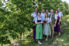 Agrar-Landesrätin Michaela Langer-Weninger beim Besuch am Firlingerhof in der Scharten.