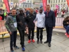 v.l.: Günther Weidlinger Sportchef des Linz-Marathons, Felix Chemonges (Platz 2), Merhawi Kesete (Platz 1), Nicholas Rotich (Platz 3), Wirtschafts- und Sport-Landesrat Markus Achleitner
