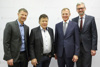 v.l.: Dr. Markus SCHRÖCKSNADEL, Prof. Peter SCHRÖCKSNADEL, Landeshauptmann Mag. Thomas STELZER und Wirtschafts- und Tourismusreferent Landeshauptmann-Stv. Dr. Michael STRUGL