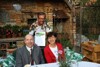 Landesrat Max Hiegelsberger zeichnet Karl und Ulrike Ploberger mit der Natur im Garten Urkunde aus